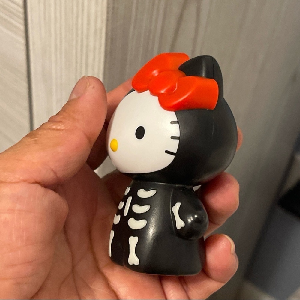 McDonald's "Hello Kitty Skeleton" Glow
In The Dark Mini Figure Toy 2019 No Mask - Picture 7 of 9